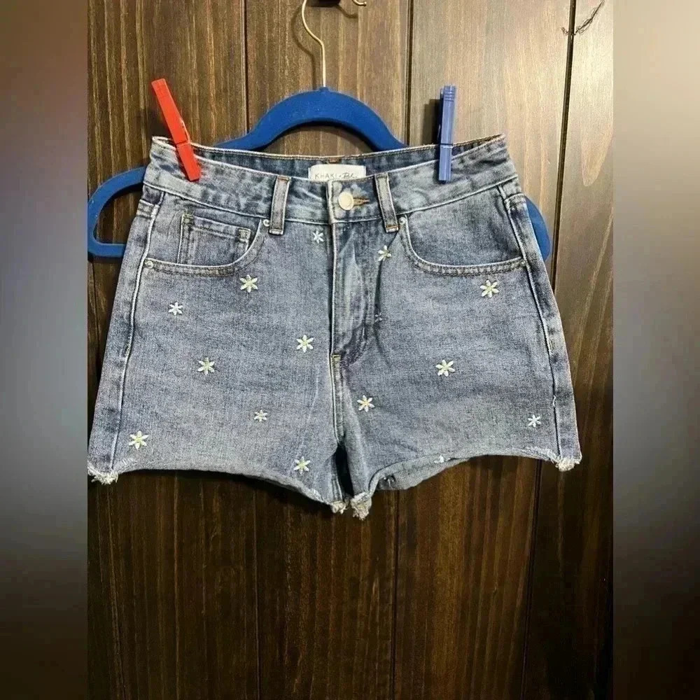 Blue Jean shorts/ white flowers - Picture 4 of 7